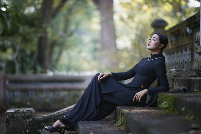 Fashion and Literature: Analyzing Clothing Symbolism in Literary Works